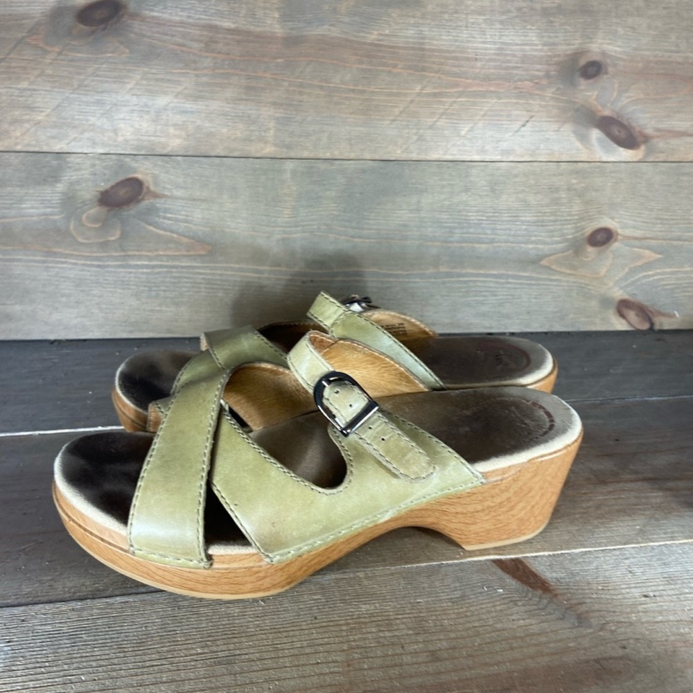 Dansko sela Womens size 39 shoes green leather strappy wedge sandals